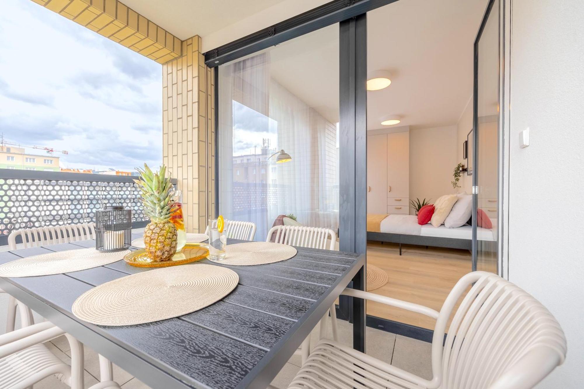 Bright 2Br - 4Th Floor, Balcony, Free Parking By Gravity Prague Apartment Exterior photo